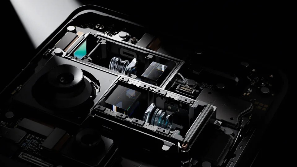Oppo Find X7 Ultra Breaks Ground with Dual Periscope Cameras and Flagship Prowess