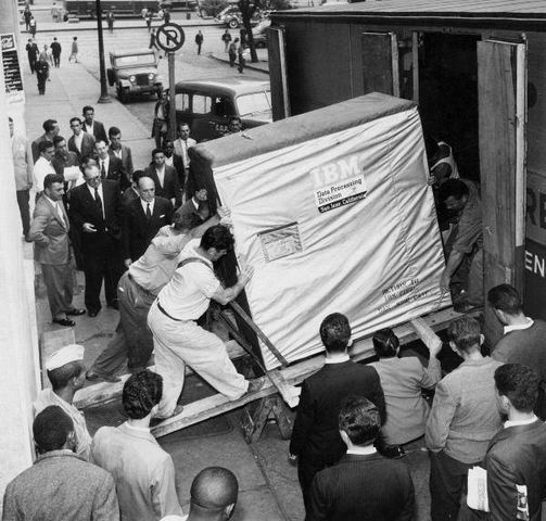 Stunning Photos That Showcase Technology’s Astonishing Progress Over the Years | Ghanaguardian.com Stunning Photos That Showcase Technology’s Astonishing Progress Over the Years