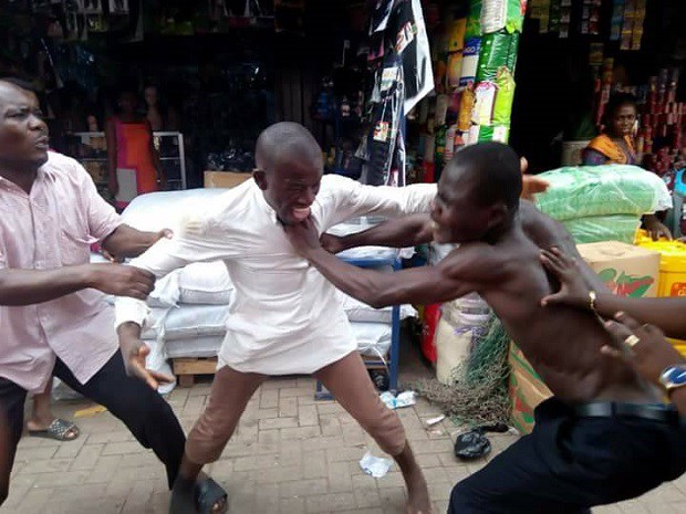 The public cheer as the two Kumasi preachers exchanges blows over money