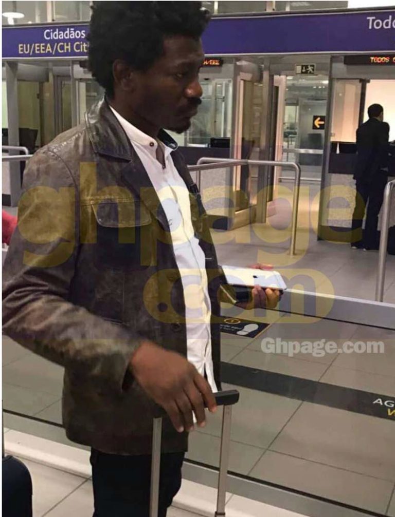 Anas Aremeyaw Anas at an airport in Europe in his real self