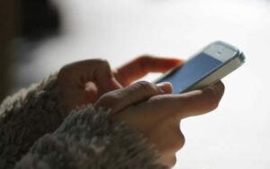Seamless Number Exchange: Exploring Apple's Innovative NameDrop Feature