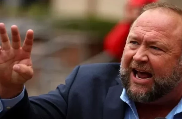 "Twitter's Thorny Dilemma: Alex Jones Returns After Elon Musk Poll" | Ghanaguardian.com "Twitter's Thorny Dilemma: Alex Jones Returns After Elon Musk Poll"