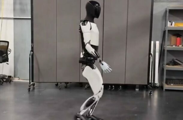 Tesla Unleashes Optimus: The Next-Gen Humanoid Robot Takes Center Stage