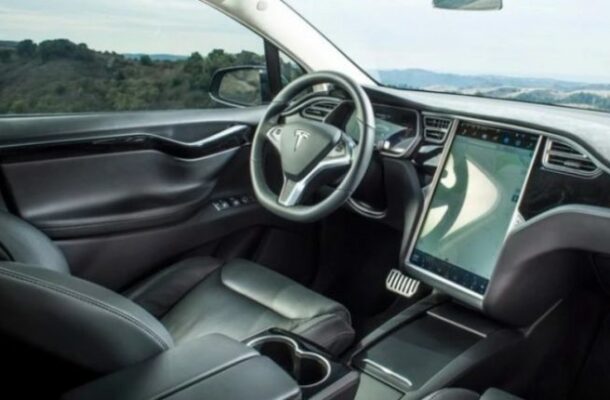 Tesla Driver Dozes Off: Swedish Police's 40-Kilometer Wake-Up Call