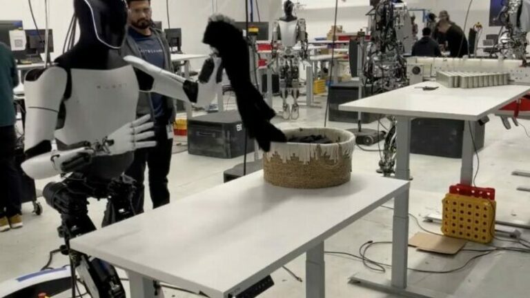 Tesla's Unique Job Offer: Data Collection Operators Needed for Humanoid Robot Training