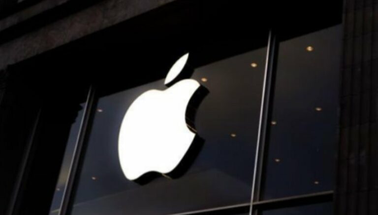 The Famous Apple Investor Sells Half of His Shares in the Company