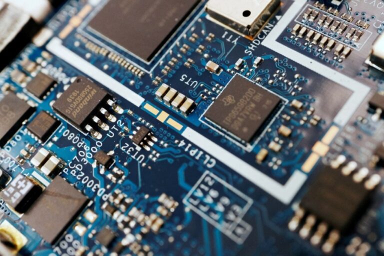 China Warns Japan of Economic Repercussions Over Chip-Making Technology Restrictions