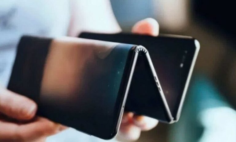 Huawei Unveils World’s First Three-Screen, Dual-Fold Smartphone