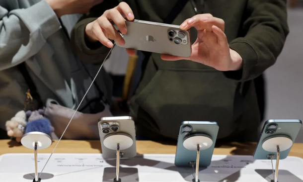 Strange Arrests of Foxconn Workers Spark Tensions Between Taiwan and China