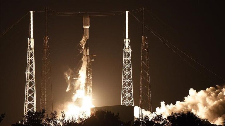 Boeing-Made Communications Satellite Disintegrates in Orbit