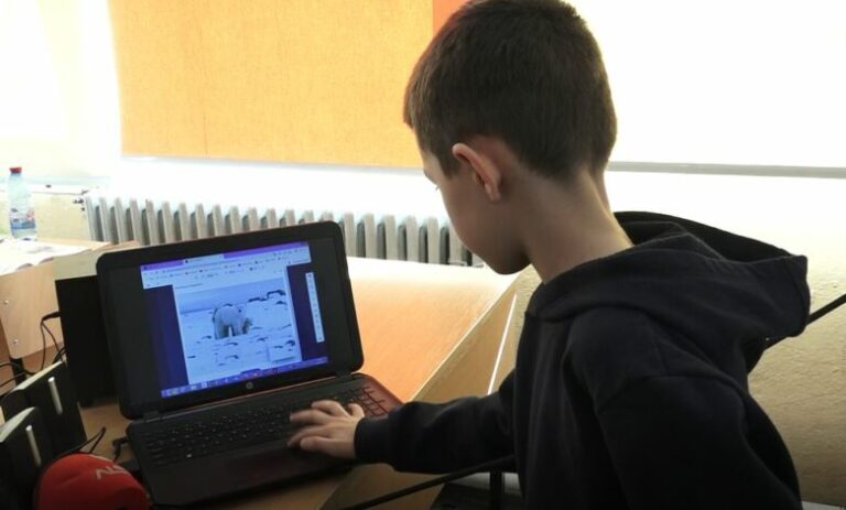 Are Smart Devices Making Students Smarter? A New OECD Report Raises Doubts