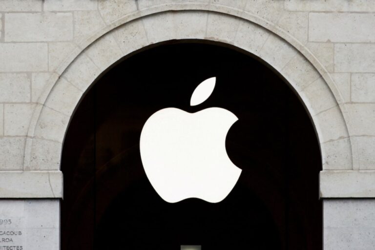  Apple Nears Historic $4 Trillion Market Value Milestone