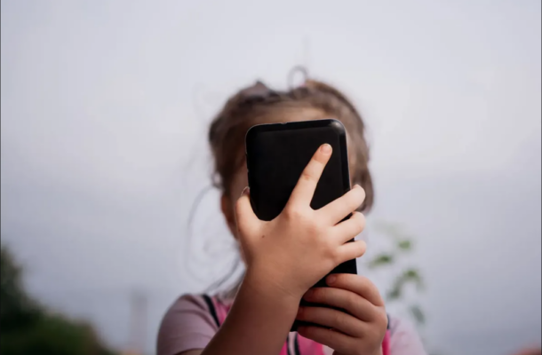 Smartphone Bans Show Positive Effects on Children’s Mental Health | Ghanaguardian.com Smartphone Bans Show Positive Effects on Children’s Mental Health