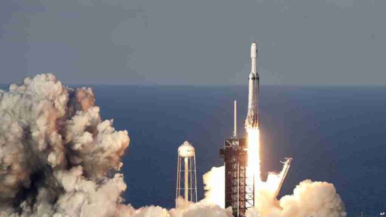  SpaceX Wins $843 Million Contract to Decommission International Space Station