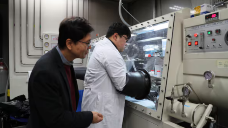 Korean Scientists Develop Self-Extinguishing Battery with Enhanced Durability