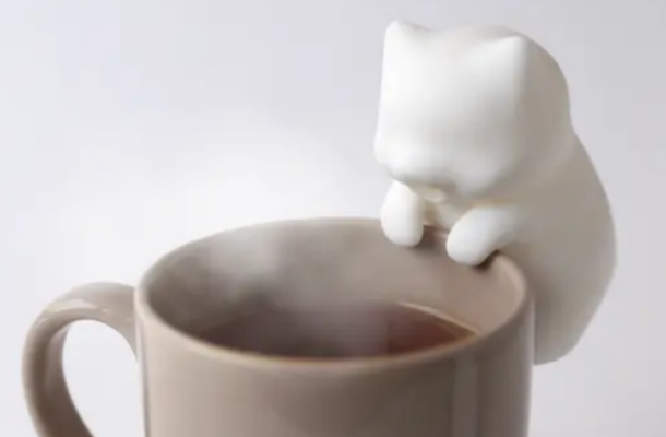 Tiny Robot Cat Keeps Your Coffee Cool and Your Lips Safe