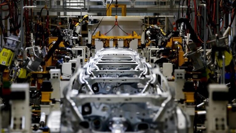 Tesla Leads Global Automaker Market as Chinese Brands Intensify Competition