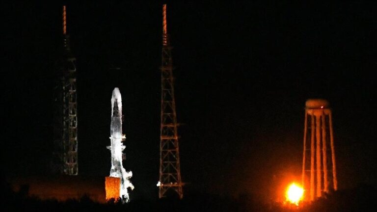  New Glenn Rocket Marks Major Milestone: Jeff Bezos Takes on Elon Musk in Space Race