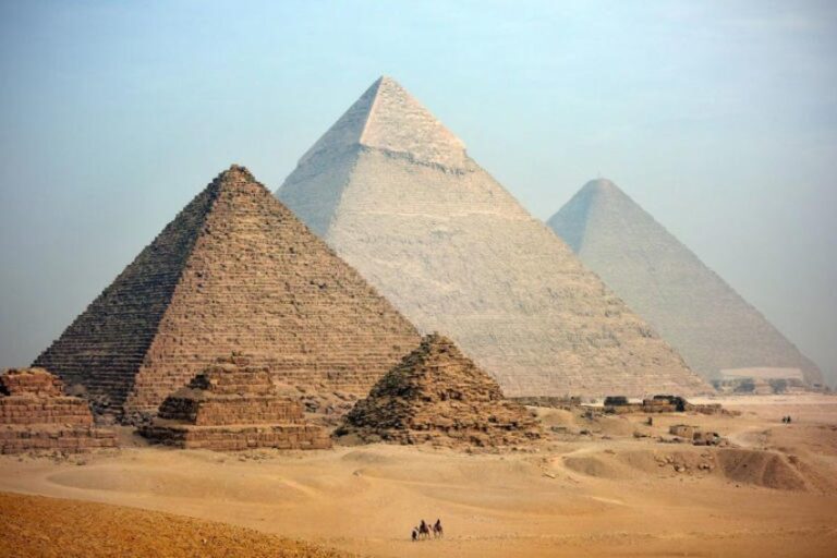 Secrets Beneath the Sands: New Research Hints at Massive Underground Complex Linking Giza’s Pyramids