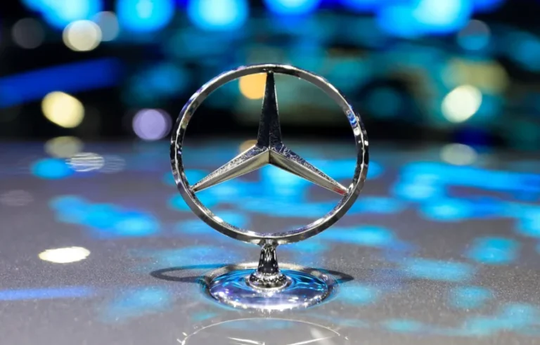 Mercedes-Benz Cuts Prices of Electric Cars in US Amid Market Shift