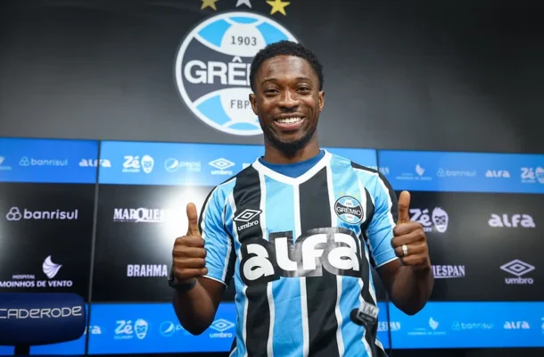 Francis-Amuzu-com-a-camisa-do-Gremio-em-2025 | Ghanaguardian.com