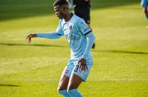 IMG_0264 | Ghanaguardian.com Soccer player in a light blue kit dribbling on a sunny green field